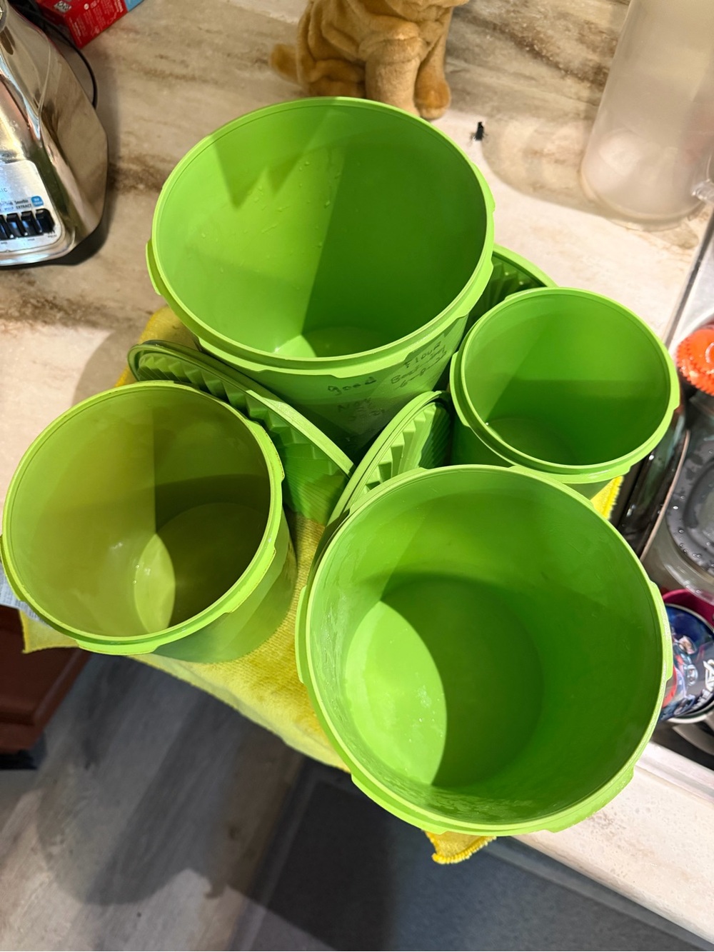 Tupperware canisters - Picture 4 of 6